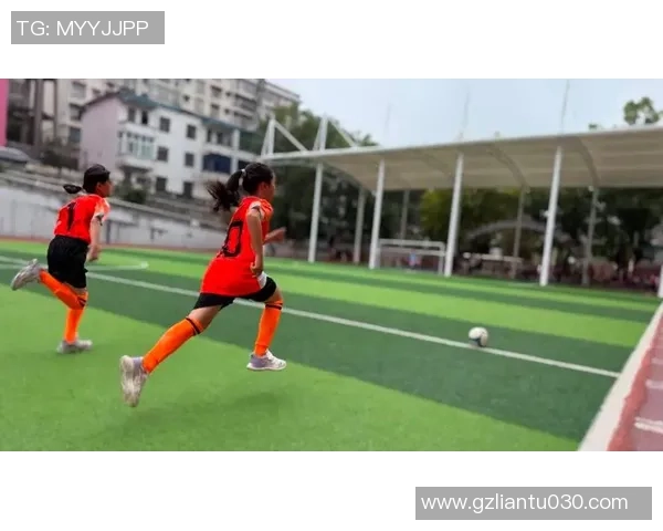 云端之上的足球巨星们带你领略绿茵场的风采与激情