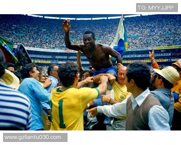 细长眼镜下的足球明星传奇与风采解析