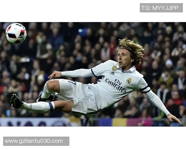 足球明星与其丰满妻子的幸福生活揭秘,爱情与事业的完美结合